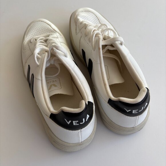 VEJA V-10 Men's Sneakers - Prime Leather (EUC) - Picture 4 of 7